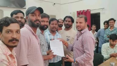 रामगंजमण्डी: ठेका कर्मचारियों ने कार्य बहिष्कार कर अधिशासी अधिकारी को रामगंजमंडी नगर पालिका में सौंपा ज्ञापन