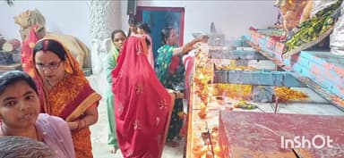 मुंगेर: चैत्र नवरात्र में संध्या आरती के लिए उमड़ी श्रद्धालुओं की भीड़, मंदिरों में संध्या पूजा और दीप जलाने के लिए
