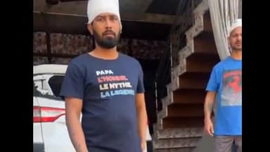 ਜਲੰਧਰ 2: ਜਲੰਧਰ ਦੇ ਲੱਧੋਵਾਲ ਵਿਖੇ ਇੱਕ ਘਰ ਦੇ ਵਿੱਚ ਜਨਮਦਿਨ ਮਨਾ ਰਹੇ ਪਰਿਵਾਰ ਦੇ ਉੱਪਰ 8 ਤੋਂ 10 ਮੁੰਡਿਆਂ ਨੇ ਕੀਤਾ ਇੱਟਾਂ ਪੱਥਰਾਂ ਦੇ ਨਾਲ ਹਮਲਾ