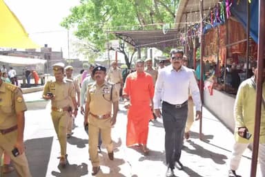 कालपी: कालपी में नवरात्रि पर वनखंडी माता मंदिर परिसर का DM-SP ने किया निरीक्षण, श्रद्धालुओं की सुरक्षा व्यवस्था का लिया जायजा