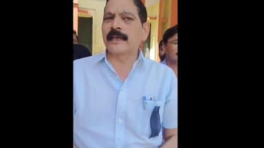 बिलारी: पंडित दीन दयाल उपाध्याय जिला चिकित्सालय में डॉक्टर काली पट्टी बांधकर पुरानी पेंशन की मांग कर रहे हैं: स्वास्थ्यकर्मियों ने कहा