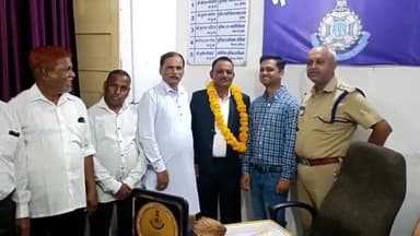 बडोनी: कार्यवाहक सहायक पुलिस निरीक्षक इब्राहिम खान को सेवानिवृत्त होने पर SP ऑफिस में दी गई विदाई