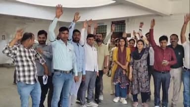 सिराथू: सिराथू तहसील में लेखपालों ने हाथ में काली पट्टी बांधकर किया प्रदर्शन