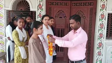 ताजपुर उज्जवल कोचिंग सेंटर के द्वारा मैट्रिक में प्रखंड टापर विद्यालय टापर प्रथम श्रेणी से उत्तीर्ण छात्राओं को किया गया सम्मानित