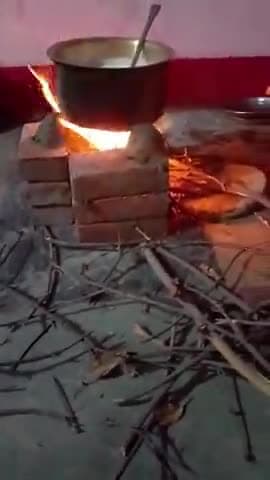 संदेश: संदेश विधानसभा में लोक आस्था के महान पर्व चैती छठ के दूसरे दिन वर्तियों ने पूजा अर्चना कर खरना का प्रसाद ग्रहण किया