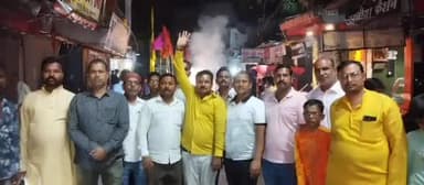 मेदिनीनगर (डालटनगंज): मेदिनीनगर में अंतिम मंगलवारी का जुलूस निकला, श्रीराम और हनुमान के जयकारों से गूंजा शहर