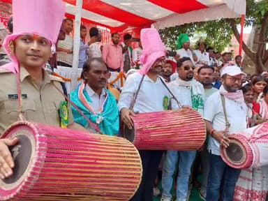 लातेहार में #सरहुल पर्व पर शोभायात्रा में