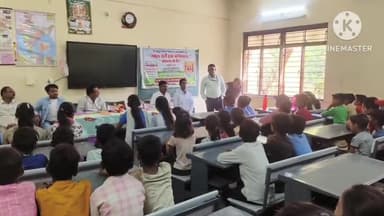 बटियागढ़: बटियागढ़ तहसीलदार योगेंद्र चौधरी बरी कनोरा स्कूल पहुंचे, 'स्कूल चले हम अभियान भविष्य से भेंट' कार्यक्रम में शामिल हुए