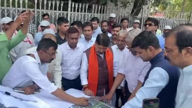 कैबिनेट मंत्री श्री कैलाश विजयवर्गीय महापौर श्री पुष्यमित्र भार्गव द्वारा जनप्रतिनिधियों के साथ पालसिया चौराहे से मेट्रो