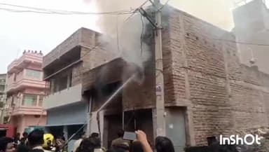 मुंगेर: कोतवाली थाना क्षेत्र में नीलम सिनेमा के पास कुरकुरे गोदाम में लगी आग, अफरा-तफरी मची