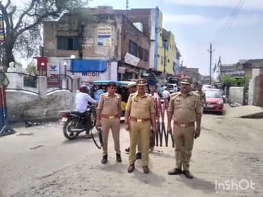 उरई: वक्फ संशोधन बिल को लेकर शहर के मुस्लिम बहुल इलाकों में पुलिस फोर्स किया गया तैनात