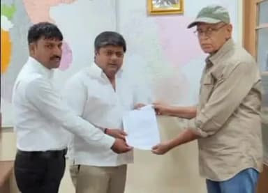 बारां: शाहाबाद के जंगल को बचाने की मांग को लेकर सामाजिक कार्यकर्ता और एडवोकेट ने सांसद दुष्यंत सिंह को सौंपा ज्ञापन