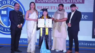 झांसी: कथक डांस टीचर को डॉक्टरेट की मानक उपाधि से किया गया सम्मानित, आवास पहुंचने पर झांसी वासियों ने किया स्वागत