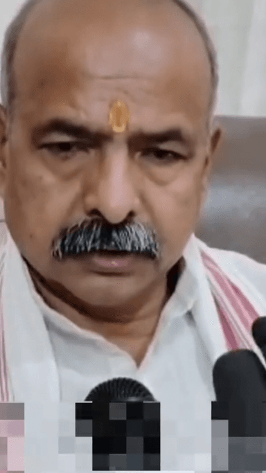 मेरठ: जिले में गौ सेवा आयोग के सदस्य ने गौशालाओं का किया निरीक्षण, गोवंशों को पर्याप्त चारा और देखभाल करने के दिए निर्देश