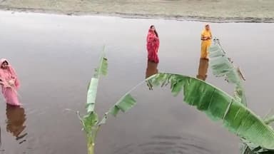 कुरसाकांटा: चैती छठ पर्व में कुर्साकांटा प्रखंड क्षेत्र में श्रद्धालुओं ने अस्ताचलगामी सूर्य को अर्घ्य दिया