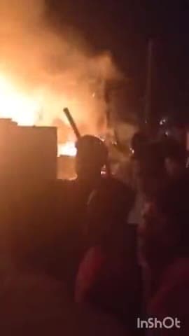 निघासन: ढखेरवा नानकार गांव में अज्ञात कारणों से लगी भीषण आग, मची अफरा-तफरी, तीन घर जलकर हुए राख