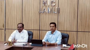 जमुई: भारत सरकार के सचिव मंत्रिमंडल सचिवालय ने वीसी के माध्यम से योजनाओं की की समीक्षा, NIC कक्ष में पदाधिकारी हुए शामिल