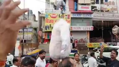 जबलपुर: जबलपुर के मालवीय चौक में कांग्रेसियों ने सीएम मोहन यादव का पुतला फूंका