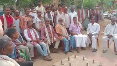 राजगीर: कुंड के निजी होटल के पास छठ पूजा के लिए ई-रिक्शा और तांगा चालकों की बैठक