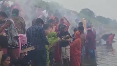मुंगेर: चैती छठ: बबुआ घाट समेत विभिन्न घाटों पर उगते सूर्य को दिया गया दूसरा अर्घ्य