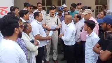 जबलपुर: रांझी थाना परिसर में पुरोहितों पर हमले के विरोध में ईसाई समुदाय ने एसपी को ज्ञापन सौंपा