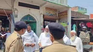 सिराथू: समसामयिक मुद्दों को लेकर आईजी जोन ने एसपी के साथ जिले के विभिन्न इलाकों का भ्रमण किया, लोगों से शांति की अपील की