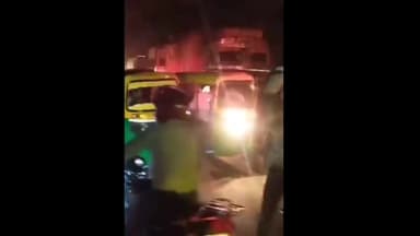 कांठ: ट्रैक्टर की टक्कर से बुजुर्ग महिला की मौत, ट्राली में चढ़ते समय हुआ हादसा, गुस्साए परिजनों ने लगाया जाम