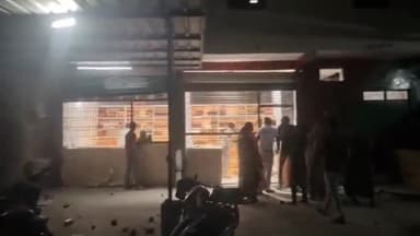 मंदसौर: जग्गा खेड़ी रोड पर शराब दुकान हटाने को लेकर तोड़फोड़, वाहनों को भी किया क्षतिग्रस्त