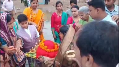 लोहरदगा: जिले में चैती छठ महापर्व संपन्न, श्रद्धालुओं ने उगते सूर्य को अर्घ्य दिया