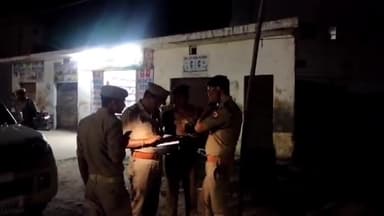 बिलारी: शाहबाद रोड पर कार सवार युवकों पर की गई अंधाधुंध फायरिंग, एक युवक हुआ घायल