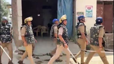 ठाकुरद्वारा: डीलारी थाना पहुंचे एसपी देहात कुंवर आकाश सिंह ने पुलिस बल के साथ क्षेत्र में देखी व्यवस्था