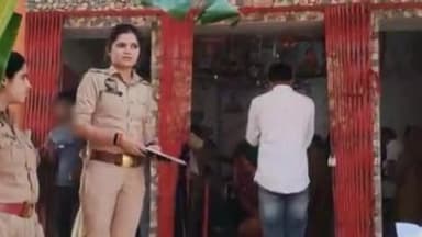 मंझनपुर: महिला थाना पुलिस ने मंझनपुर के दुर्गा मंदिर समेत विभिन्न मंदिरों में महिलाओं और बच्चियों को सुरक्षा के प्रति जागरूक किया
