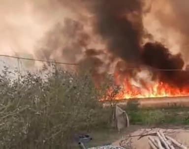 कैंपियरगंज: ग्राम करमहा में भूसा बनाने वाली मशीन से निकली चिंगारी से कई एकड़ खड़ी फसल जलकर हुई राख