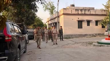 उचकागांव: गोपालगंज के पुलिस अधीक्षक ने रामनवमी पर्व को लेकर हथुआ थाना का निरीक्षण किया