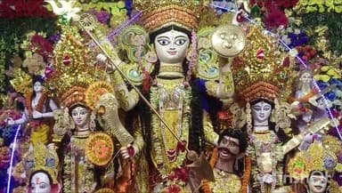 लखीसराय: नया बाजार चैती दुर्गा स्थान मंदिर में माता का पट खुलने पर उमड़ी श्रद्धालुओं की भीड़