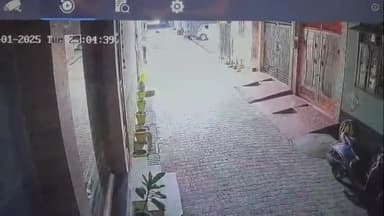 *रुड़की आदर्श नगर में नकाबपोशों द्वारा रात्रि 11:00 बजे की गई फायरिंग एवं पथराव कॉलोनी वशीयो में खौफ का माहौल सीसीटीवी क