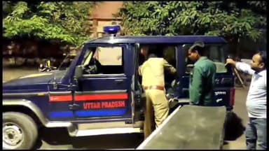 इटावा: सिविल लाइन इलाक़े के सरैया चुंगी के पास तेज रफ्तार टेम्पो ने बाइक सवार ट्रैफिक सिपाही को टक्कर मारकर किया घायल