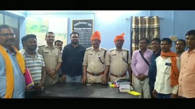 बिश्रामपुर: रामनवमी पूजा समिति ने विश्रामपुर थाने में एसडीपीओ और पुलिस अधिकारियों को अंग वस्त्र देकर सम्मानित किया