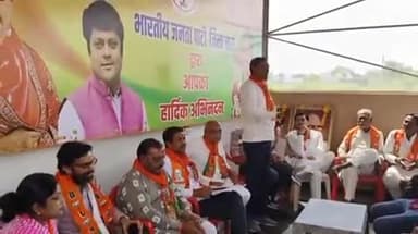 बारां: भाजपा के आगामी कार्यक्रमों को लेकर सांसद कार्यालय पर जिलाध्यक्ष नरेश सिकरवार की अध्यक्षता में आयोजित हुई बैठक