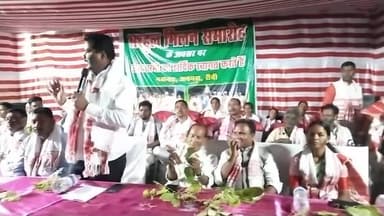 सरहुल मिलन समारोह नवागढ़ में मुख्य अतिथि के रूप में शामिल हुए विधायक राजेश कच्छप 
वन विभाग को बेईमान बताया !