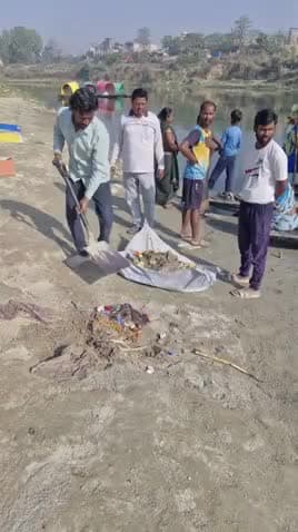 सुल्तानपुर: गोमती मित्र मंडल ने रामनवमी के पर्व पर गोमती घाट पर किया श्रमदान