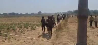 सीतापुर: गोपाल घाट में नदी के गहरे पानी में डूबने से 12 वर्षीय बच्चे की मौत, गोताखोरों ने शव की तलाश की