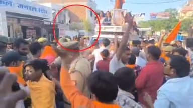 कानपुर: रावतपुर में शोभायात्रा पर जूता फेंके जाने का वीडियो सोशल मीडिया पर हुआ वायरल