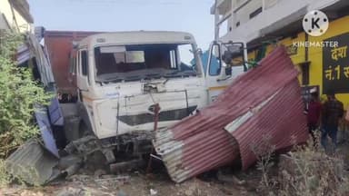 बटियागढ़: बटियागढ़ में ट्राला ने 407 ट्रक को टक्कर मारी, 2 दुकानें क्षतिग्रस्त, देर रात हुआ हादसा