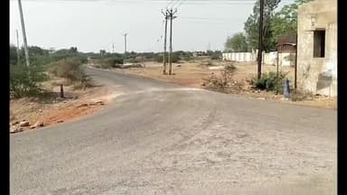 માળીયા: માળીયા મિયાણાના મોટી બરાર ગામ નજીકથી વિદેશી દારૂ ભરેલી ઇકો સાથે એક ઝડપાયો, 4.21 લાખનો મુદ્દામાલ જપ્ત