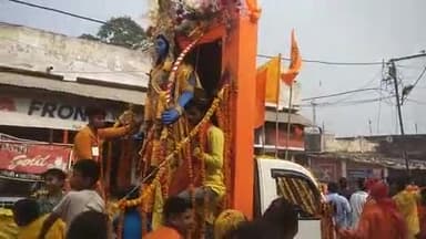 नरपतगंज युवा एकता श्री रामनवमी उत्सव समिति नरपतगंज के द्वारा  रामनवमी पूजन के बाद राम प्रभु का विशाल प्रतिमा का विसर्जन