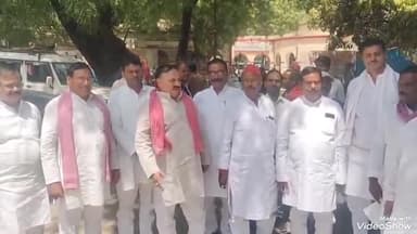 मिर्ज़ापुर: समाजवादी पार्टी के कार्यकर्ताओं ने 12 अप्रैल को स्वाभिमान स्वमान पदयात्रा निकालने के लिए DM को सौंपा पत्र, मांगी अनुमति