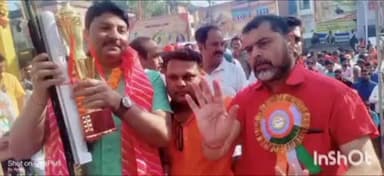 मेदिनीनगर (डालटनगंज): श्री महावीर नवयुवक दल जेनरल ने पलामू के खुला मंच व्हाट्सएप ग्रुप को सम्मानित किया