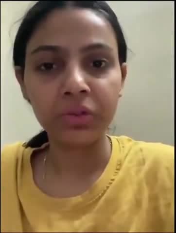 नोएडा: ग्राहक के साथ धोखाधड़ी का मामला सामने आया है। ऑनलाइन कंपनी 
Swiggy से वेज बिरयानी की जगह आयी चिकन बिरयानी।#news