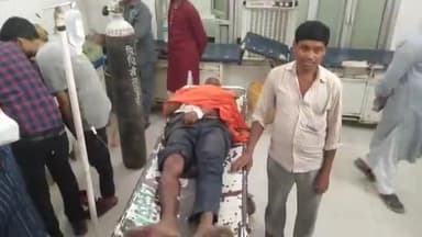 सीतापुर: इमलिया भट्ठा के पास सड़क पर तेज रफ्तार बाइक ने ठेलिया को मारी जोरदार टक्कर, दो लोग हुए घायल